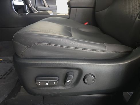 Certified 2023 Lexus GX 460 Premium w/ Premium Package image 28