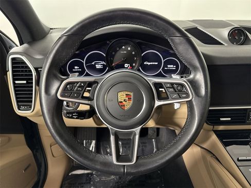 Certified 2023 Porsche Cayenne Platinum Edition image 36