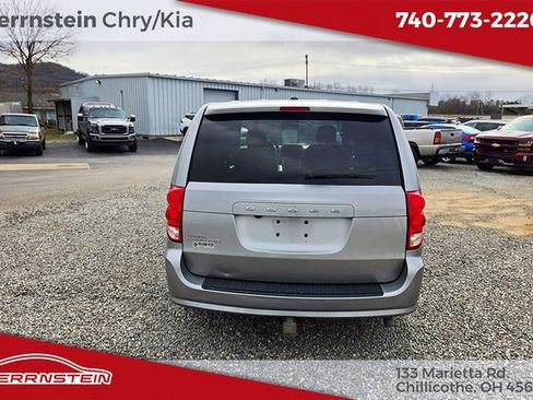 Used 2017 Dodge Grand Caravan SE image 28