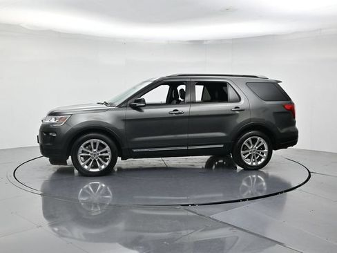 Used 2018 Ford Explorer XLT w/ Equipment Group 202A FWD image 6