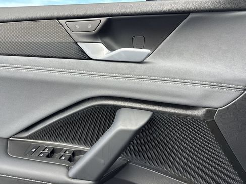 New 2026 Volkswagen Tiguan SE R-Line FWD image 17