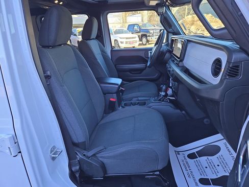Used 2024 Jeep Wrangler Sport S image 16