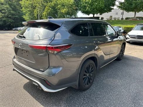 Used 2024 Toyota Highlander XSE FWD image 5