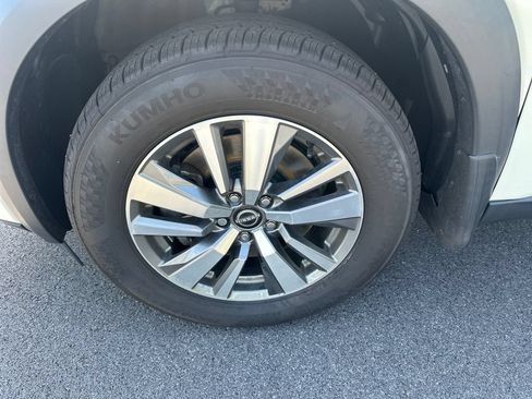 Used 2023 Nissan Pathfinder SL AWD/4WD image 13