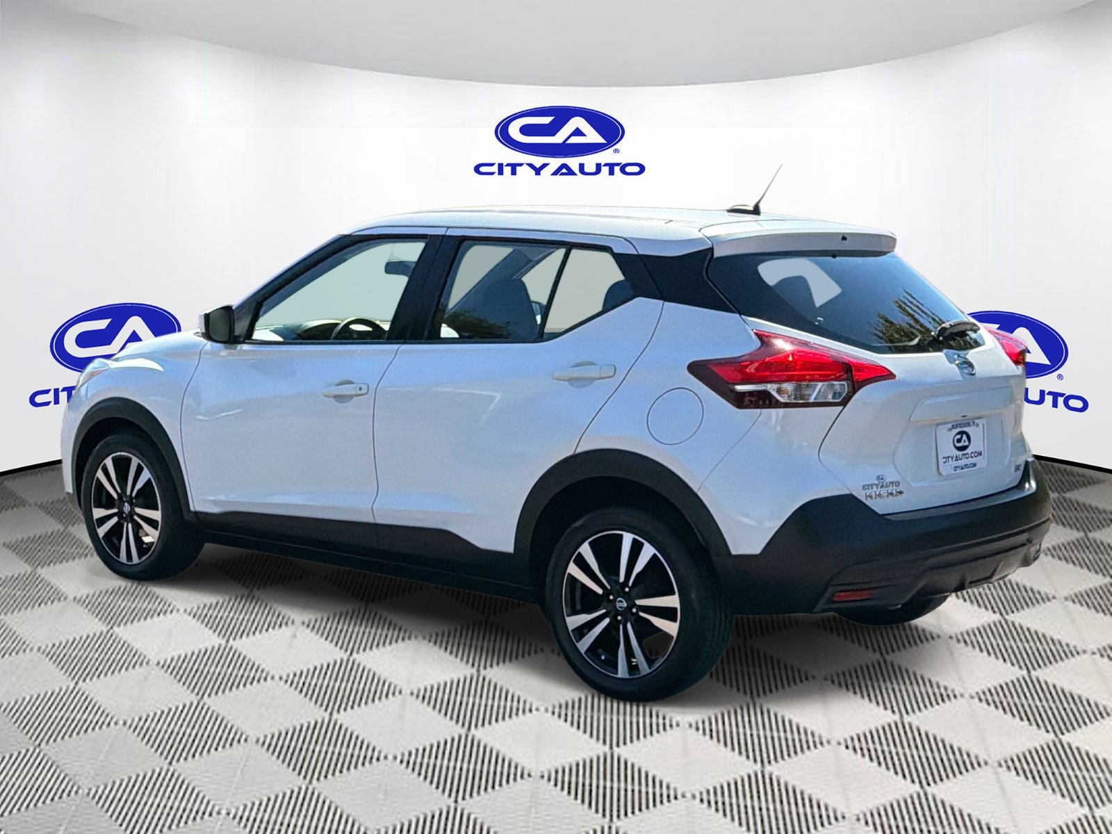 Used 2019 Nissan Kicks S FWD image 5