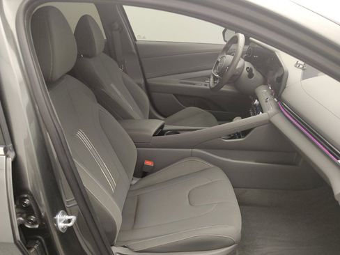 Used 2025 Hyundai Elantra SEL FWD image 21