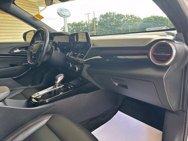 Used 2024 Chevrolet Trax RS w/ Sunroof Package FWD image 25