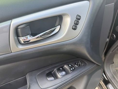 Used 2019 Nissan Pathfinder SL AWD/4WD image 20