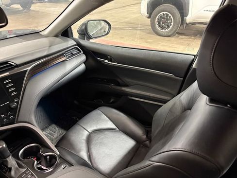 Used 2020 Toyota Camry XLE image 22