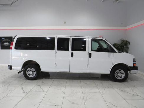 Used 2017 Chevrolet Express 3500 LT w/ LT Preferred Equipment Group RWD image 2