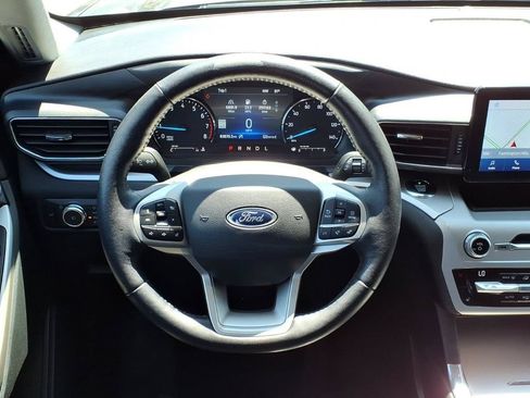 Used 2021 Ford Explorer XLT w/ Equipment Group 202A AWD/4WD image 13