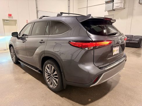 Used 2020 Toyota Highlander Platinum FWD image 7