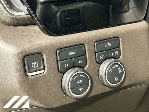 Used 2022 Chevrolet Silverado 1500 LT AWD/4WD image 10