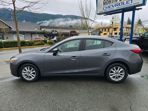 Used 2017 MAZDA MAZDA3 Sport w/ Preferred Equipment Package image 9