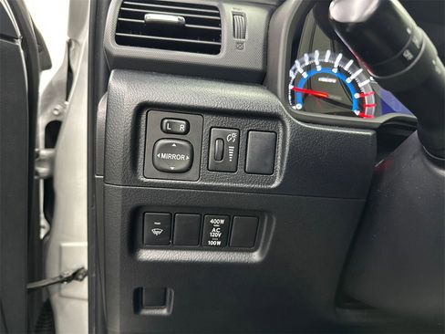 Used 2018 Toyota 4Runner SR5 Premium image 31