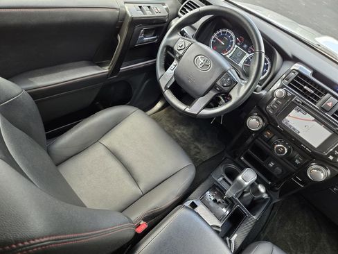 Used 2018 Toyota 4Runner TRD Off-Road Premium AWD/4WD image 17