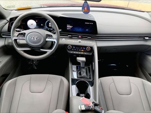 Used 2023 Hyundai Elantra SEL w/ Convenience Package image 13