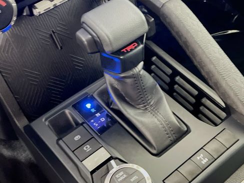 Certified 2025 Toyota Tacoma TRD Off-Road AWD/4WD image 15