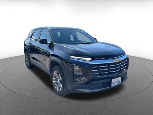 Used 2025 Chevrolet Equinox LT AWD/4WD image 1