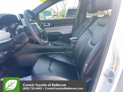 Used 2025 Jeep Compass Limited AWD/4WD image 17