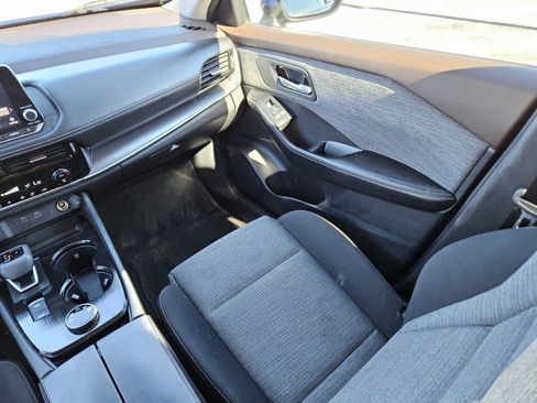 Used 2021 Nissan Rogue SV image 16