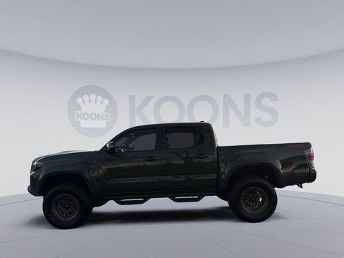 Used 2022 Toyota Tacoma TRD Sport image 2