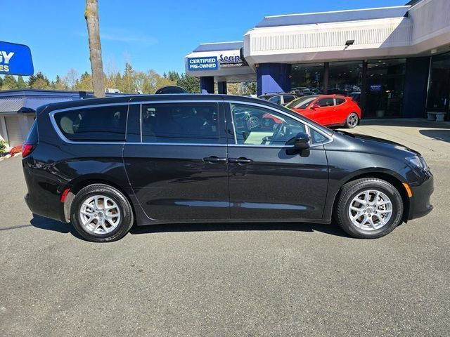 Used 2024 Chrysler Voyager LX FWD image 3
