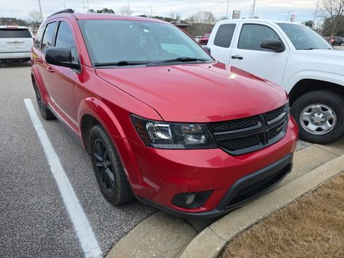 Used 2019 Dodge Journey SE image 2