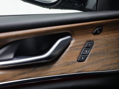 Used 2025 Jeep Grand Cherokee Summit image 7