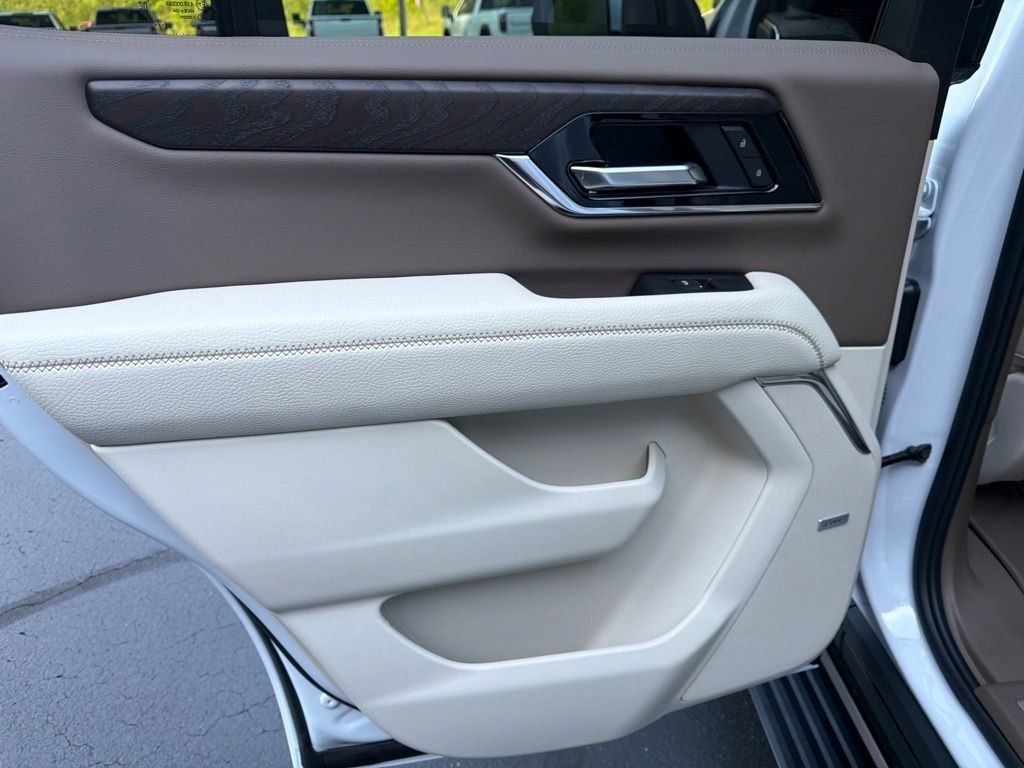 New 2026 GMC Yukon Denali w/ Denali Reserve Package AWD/4WD image 11