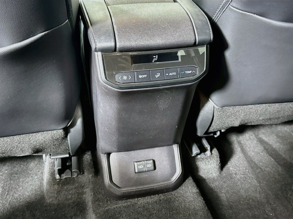 Used 2023 Toyota Highlander XLE AWD/4WD image 26