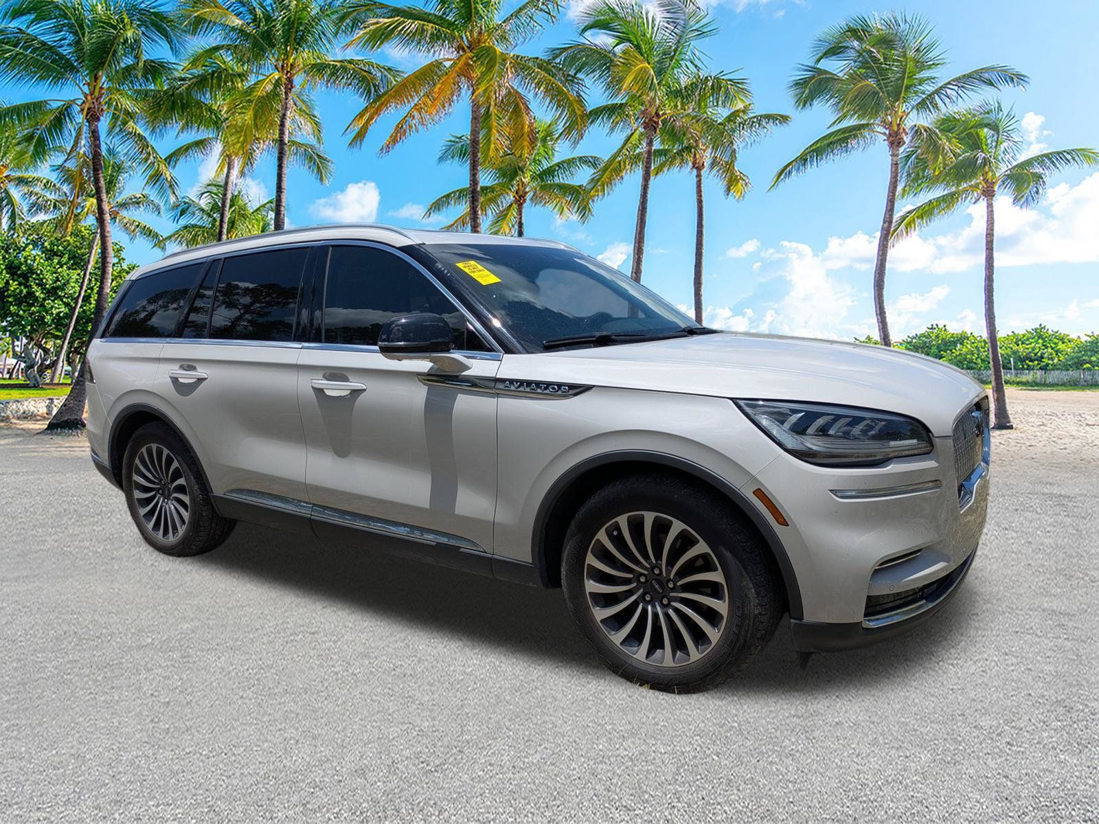 Used 2022 Lincoln Aviator Reserve RWD image 2