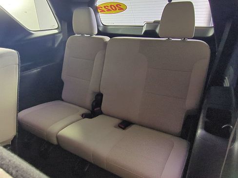 Used 2022 Chevrolet Traverse LS FWD image 15