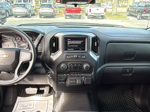 Used 2025 Chevrolet Silverado 1500 Custom image 14