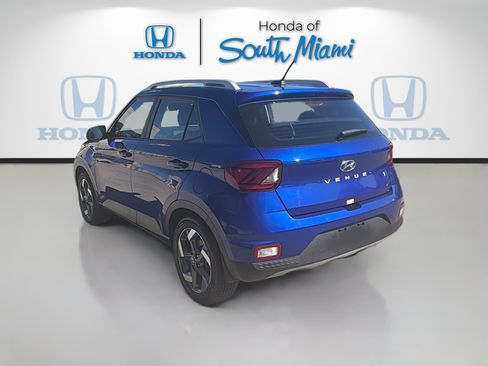 Used 2024 Hyundai Venue Limited image 5
