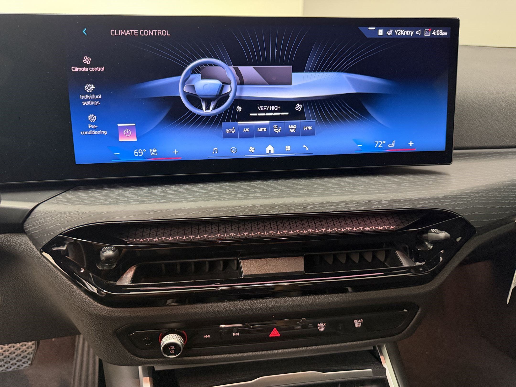 New 2026 BMW 330i Sedan w/ Convenience Package RWD image 22