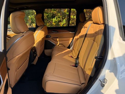 New 2025 Jeep Grand Cherokee Summit image 17