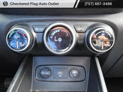 Used 2020 Hyundai Venue SEL FWD image 15
