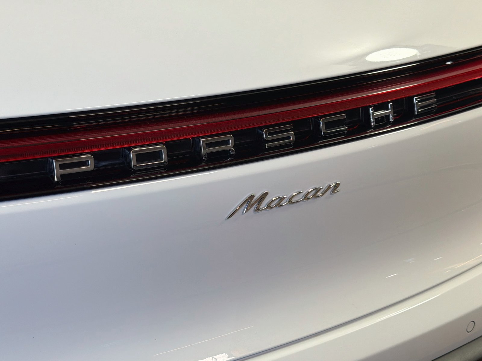 Used 2024 Porsche Macan w/ Premium Plus Package AWD/4WD image 30