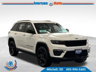 Used 2023 Jeep Grand Cherokee Limited w/ Black Appearance Package 360° Tour