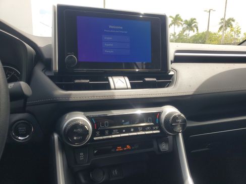 Certified 2025 Toyota RAV4 XLE w/ Convenience Package FWD image 27