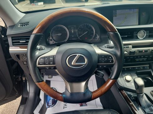 Used 2018 Lexus ES 350 w/ Luxury Package w/Wood Trim FWD image 22