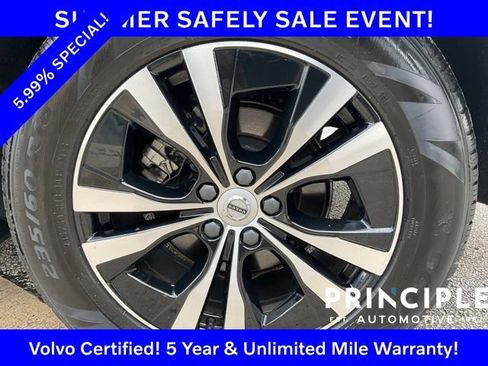 Certified 2024 Volvo XC60 B5 Core AWD/4WD image 30