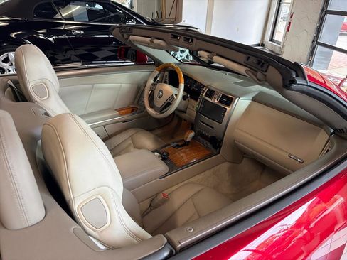 Used 2005 Cadillac XLR RWD image 22