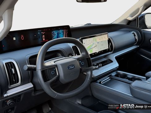 Used 2025 Ford Expedition Active AWD/4WD image 36