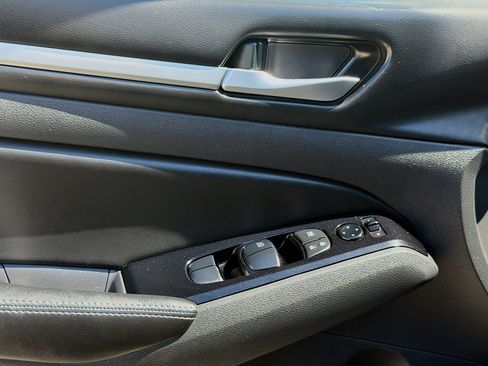 Used 2023 Nissan Altima 2.5 SV FWD image 15