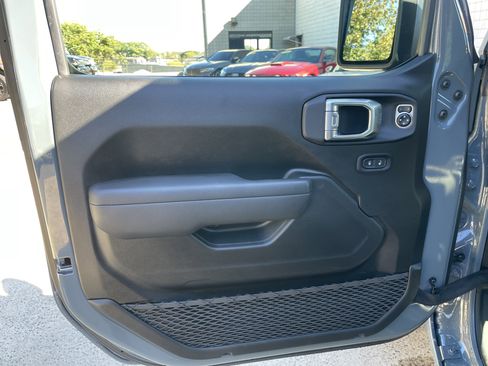 Used 2025 Jeep Wrangler Sport S w/ Convenience Group image 32