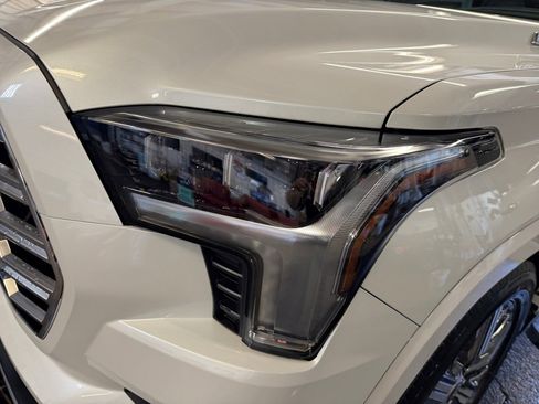 Used 2023 Toyota Sequoia Capstone AWD/4WD image 30