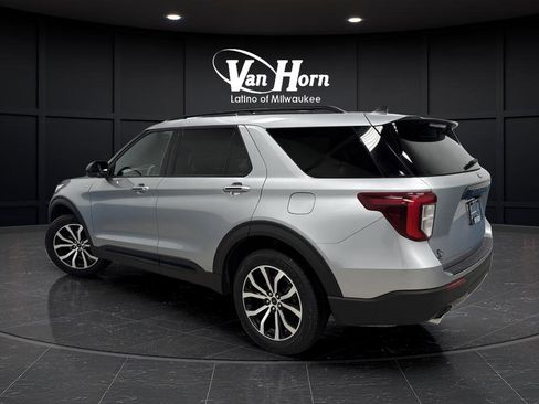 Used 2023 Ford Explorer ST-Line AWD/4WD image 3