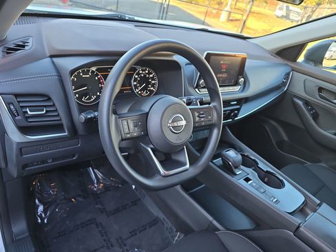 Used 2023 Nissan Rogue S image 19